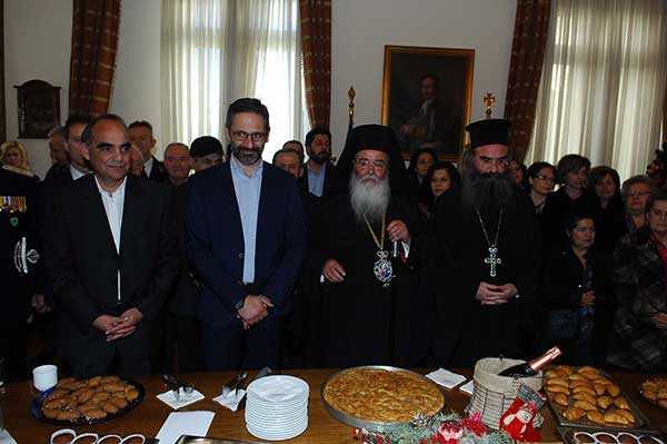 Ευχές και κοπή της πρωτοχρονιάτικης πίτας στο Δημαρχείο Κοζάνης