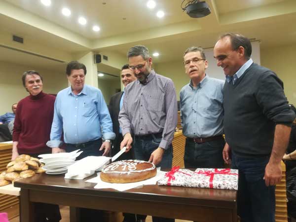 Κοπή της πίτας από το Δήμαρχο Κοζάνης Λ. Ιωαννίδη στο Κοβεντάρειο