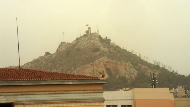 Σκόνη, νοτιάδες και καταιγίδες αλλάζουν το σκηνικό του καιρού