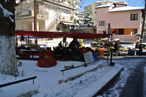 Λαϊκή παντός καιρού , παρά το χιόνι, στη Σκ’ρκα!