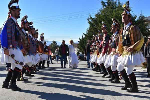 Το έθιμο των μωμόγερων ταξιδεύει στον απόδημο ποντιακό ελληνισμό της Αυστραλίας!