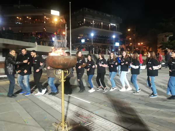 Στο ρυθμό της Κοζανίτικης Αποκριάς η νεολαία της πόλης