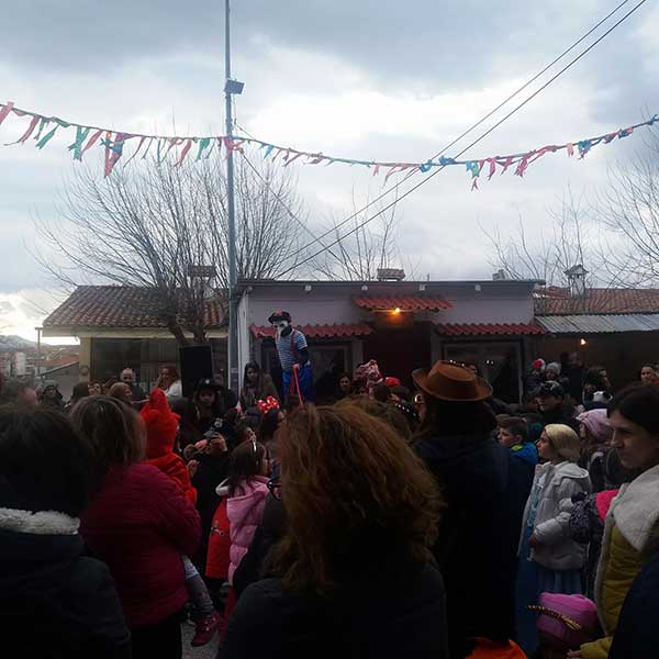 Με ξυλοπόδαρο και πολύ χορό ο παιδικός φανός του Αγίου Αθανασίου