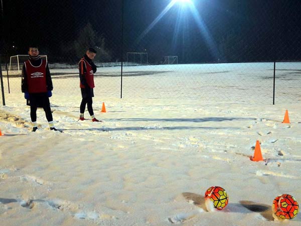 Καστοριά: Νέο άθλημα snowball! (φωτο)