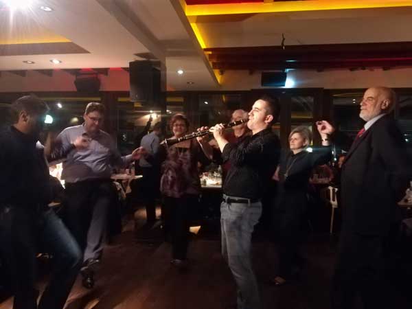 Μουσική, κέφι και χορός στο αποκριάτικο απογευματινό των γυναικών του Συλλόγου Σαμαριναίων Κοζάνης