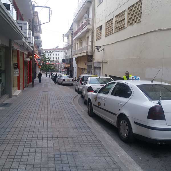 Πωλείται άδεια ταξί στην Κοζάνη με αυτοκίνητο Toyota Avensis