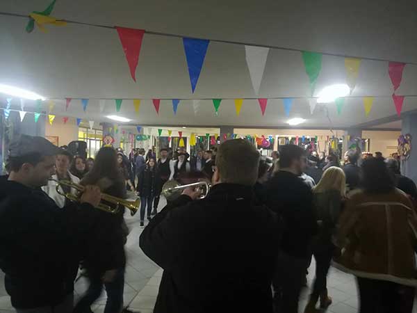 Μεγάλο γλέντι στον φανό του ΤΕΙ Δυτικής Μακεδονίας