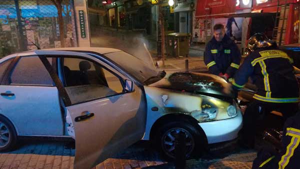 Πυρκαγιά σε ΙΧ επί της οδού Βενιζέλου στην Κοζάνη-Δείτε βίντεο και φωτογραφίες