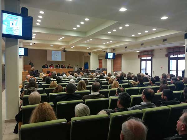 Έγινε η παρουσίαση του βιβλίου της Ελένης Μπιμπίρη στο γεμάτο από κόσμο Κοβεντάρειο