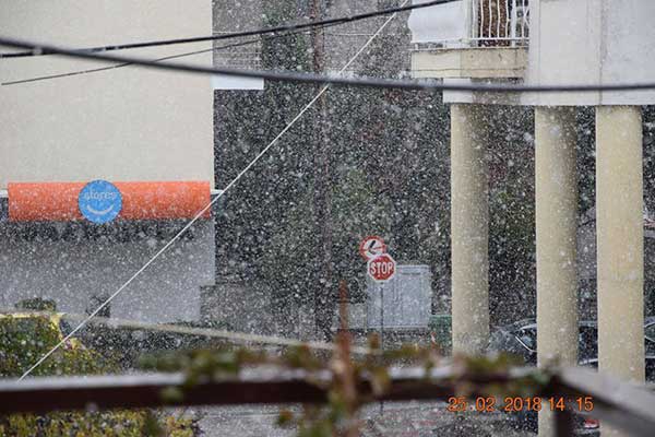 Ξεκίνησε η χιονόπτωση στην Κοζάνη