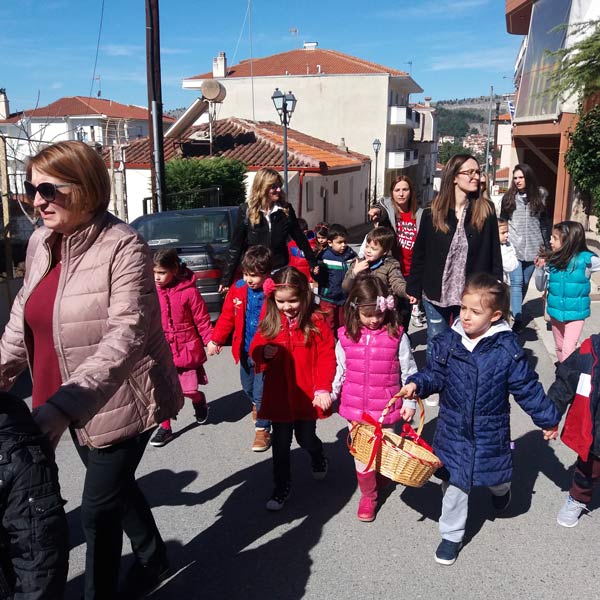 “To Λάζαρο” καλάντισαν  τα νήπια του 19ου Νηπιαγωγείου Κοζάνης στα Ηπειρώτικα