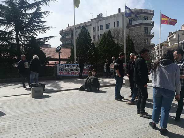 Συγκέντρωση ενάντια στον ρατσισμό και τη στοχοποίηση προσφύγων – μεταναστών στην κεντρική πλατεία της Κοζάνης