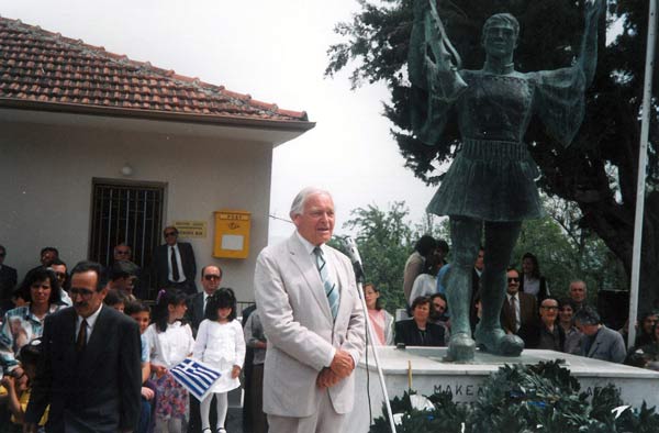 Νικόλας Χάμμοντ, Άγγλος Αρχαιολόγος, Καθηγητής, συγγραφέας, ελληνιστής, φιλέλληνας: «Εδώ που πατάμε  είναι Άνω Μακεδονία ( ΑΙΑΝΗ)»
