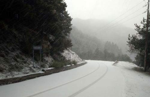 ΚΑΣΤΟΡΙΑ – Άρχισε να χιονίζει στα ορεινά της Καστοριάς