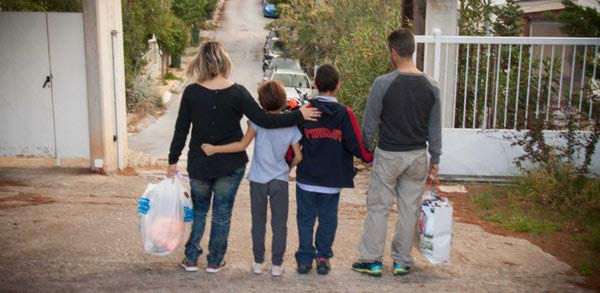 «Το Χαμόγελο του Παιδιού» ενόψει Πάσχα συγκεντρώνει τρόφιμα & είδη πρώτης ανάγκης για τα παιδιά και τις οικογένειες που ζουν ή απειλούνται να βρεθούν σε κατάσταση φτώχειας