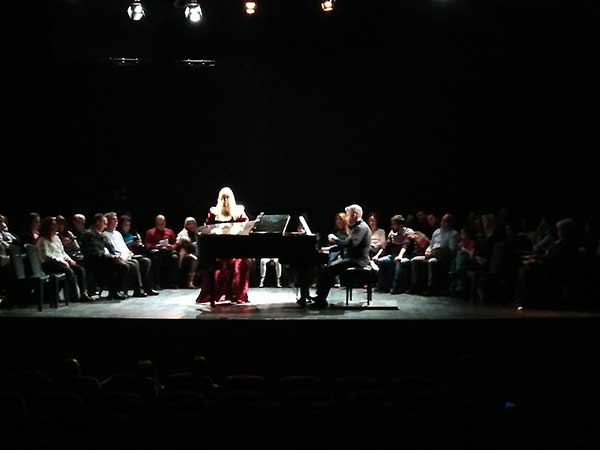 Μάγεψε τους θεατές το ρεσιτάλ τραγουδιού στην Αίθουσα Τέχνης
