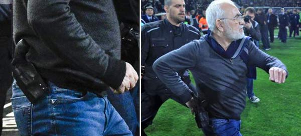 Ο Κώστας Σανίδης στο πλευρό του οπλοφόρου Ιβάν Σαββίδη