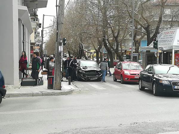 Τροχαίο με μικρές υλικές ζημιές στην Οδό Γκέρτσου με αυτοκίνητο που οδηγούσε ο βουλευτής Μίμης Δημητριάδης
