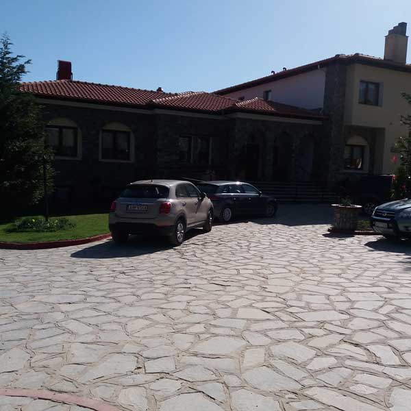 Η Βλάστη της παράδοσης και της ιστορίας έμεινε με έναν ξενώνα
