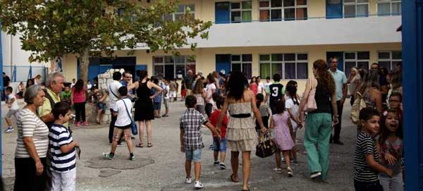 Παράσταση διαμαρτυρίας στην ΠΔΕ Δ. Μακεδονίας