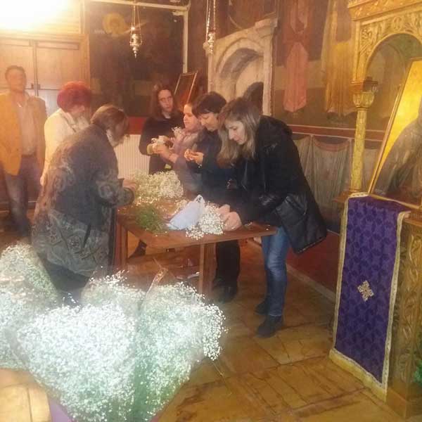 Ετοιμάζεται ο επιτάφιος στους Αγίους Αναργύρους Κοζανης