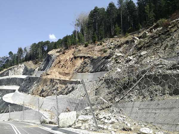 Καλά κρατούν οι κατολισθήσεις στο Μπιτζινίσιο –Ένα μεγάλο δαπανηρό έργο που συνεχίζεται…