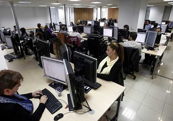 «Πόρτα εξόδου» για 3.000 υπαλλήλους ΔΕΚΟ