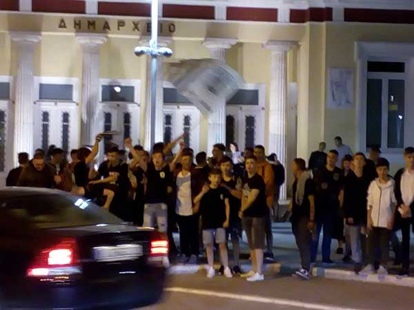 Ξεκίνησε η φιέστα στην κεντρική πλατεία της Κοζάνης για τον Κυπελλούχο ΠΑΟΚ (δείτε φωτό και βίντεο)