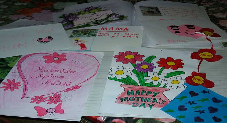 Η φωτογραφία της ημέρας: Χρωματιστές ζωγραφιές για τη γιορτή της μητέρας