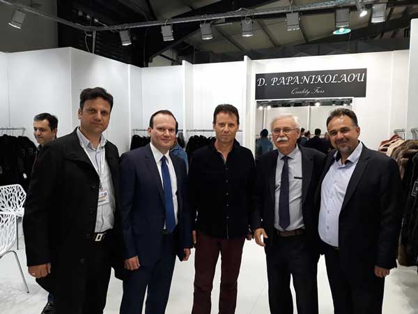 Ο Δημήτρης Λαμπρόπουλος στα περίπτερα επιχειρήσεων του Βοΐου στη Διεθνή Έκθεση Γούνας