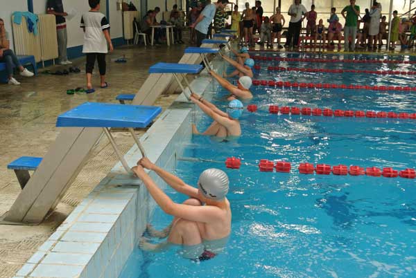 Τα μικρά “αστέρια” δημοτικών σχολείων ξεδίπλωσαν το ταλέντο τους στην κολύμβηση!