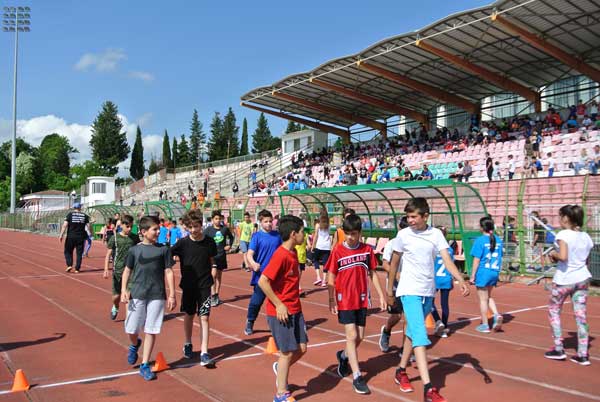 Μικρά ταλέντα του στίβου συναγωνίστηκαν στις “Αθλοπαιδιές” στο ΔΑΚ