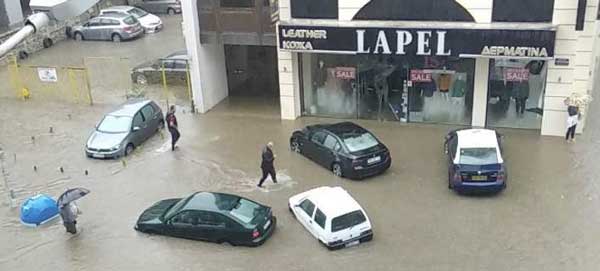 Αγνοείται γυναίκα στη Θεσσαλονίκη -Σφοδρή θεομηνία πλήττει την πόλη