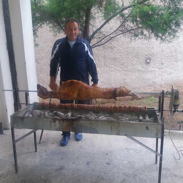 Οι κοζανίτες ψήνουν για να ζεσταθούν