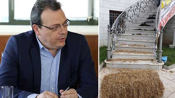Με σανό και κάρβουνο υποδέχτηκαν τον Φάμελλο στη Μεγαλόπολη για το Ταμείο Δίκαιης Μετάβασης