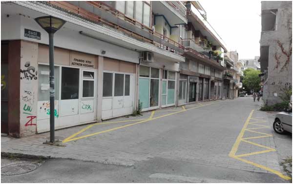 Για την κατάργηση 10 θέσεων στάθμευσης στην πλατεία Λασσάνη