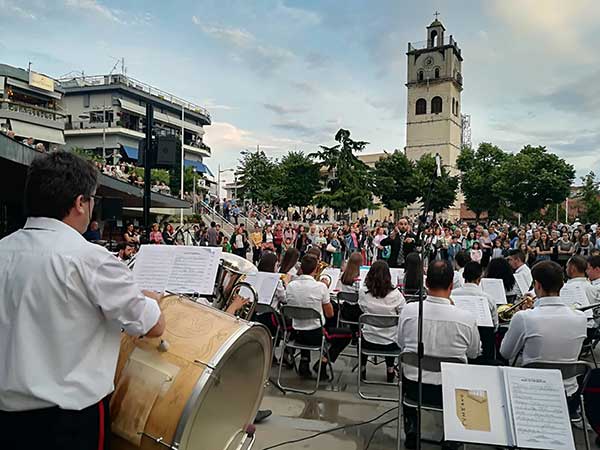 Πλημμύρισε μελωδίες η κεντρική πλατεία της Κοζάνης