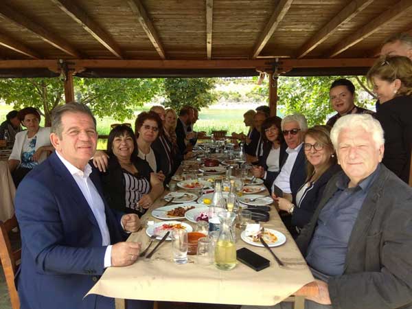 «Μακεδονική» σαλάτα… τρώνε βουλευτές του ΣΥΡΙΖΑ μετά την υπογραφή συμφωνίας στις Πρέσπες