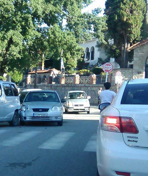Τροχαίο έξω από το πρώτο Δημοτικό Σχολείο Σιάτιστας