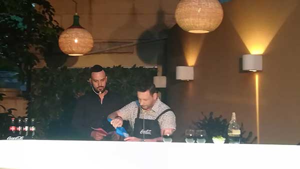Ο Κοζανίτης Bartender / Barista του “Ιδιωτικού ΙΕΚ VOLTEROS” Άγγελος Γκαντιάς κατέκτησε την 1η Θέση και ανακηρύχθηκε νικητής στο «The Coca-Cola Expert» της Αθήνας -κλείνοντας θέση για Νέα Υόρκη και Ατλάντα