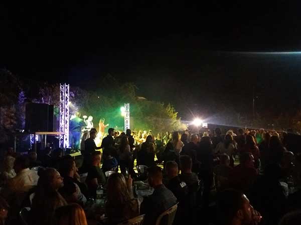 Τρικούβερτο  λαϊκό νεανικό γλέντι με  Γιάννη Καψάλη και Γιώτα Γρίβα στη Λευκοπηγή