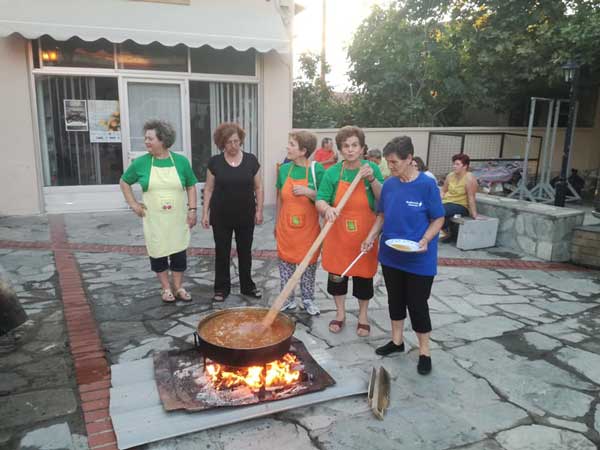 Μαρμελάδα και κομπόστα ροδάκινο από την Κίνηση Γυναικών Βελεβεντού