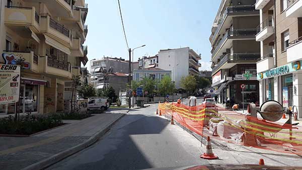 Ράμπες ΑμΕΑ και στην δεξιά πλευρά της Παύλου Χαρίση-Νησίδα στον Γαλατά