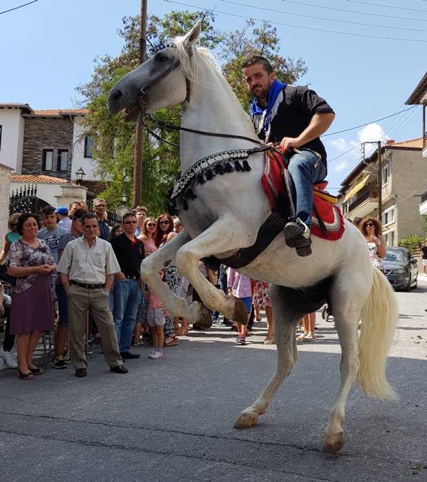 Με 8 παρέες και συλλόγους θα πραγματοποιηθεί η παρέλαση του Δεκαπενταύγουστου στη Σιάτιστα – Το τακίμι ανοίγει την παρέλαση