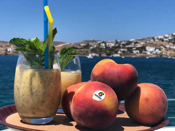 Smoothie ροδάκινο με γιαούρτι και σπόρους chia