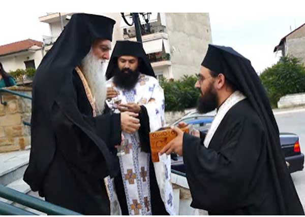 Πλήθος πιστών στην υποδοχή του Ιερού Λειψάνου του Αγίου Γεωργίου Τροπαιοφόρου στο Τσοτύλι
