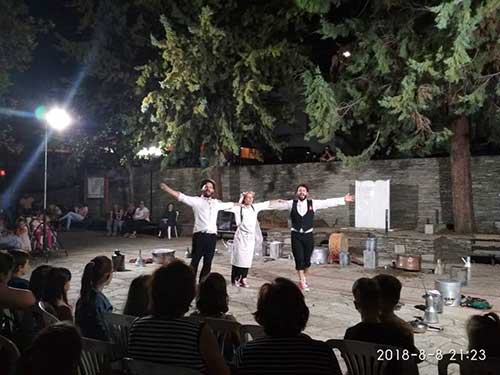 Τα παιδιά της Ελάτης απόλαυσαν το “Μια φορά και ένα τσουκάλι”