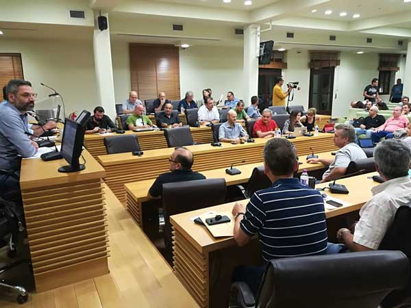 Διαφωνίες για τη συνένωση του Γυμνασιακού Παρατήματος Άνω Κώμης με το Γυμνάσιο Κρόκου – Λ. Ιωαννίδης: “Πρέπει να προτάξουμε το εκπαιδευτικό ζήτημα” – Λ. Μαλούτας: “Το Γυμνάσιο πρέπει να συνεχίσει να λειτουργεί στην Άνω Κώμη”