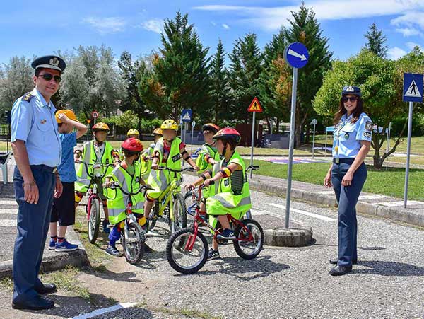 Ενημερωτικές διαλέξεις από αστυνομικούς των Υπηρεσιών της Γενικής Περιφερειακής Αστυνομικής Διεύθυνσης Δυτικής Μακεδονίας σε μαθητές, κατά το σχολικό έτος 2017-2018