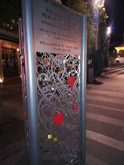 “Τα λουκέτα της αγάπης” του ΔΗ.ΠΕ.ΘΕ. Κοζάνης τοποθετήθηκαν στην κεντρική πλατεία της Κοζάνης